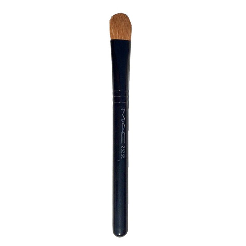 MAC Large Shader Face or Eyes Blush Brush 252SE Makeup Brushes, Paddle-Shaped Brush with Soft, Firm Fibres