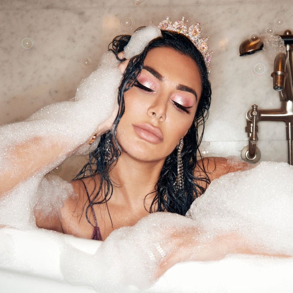 Huda Beauty Matte & Metal Liquid Eyeshadow Dual-Ended Liquid Shadow #color_Bubble Bath and Pink Champagin