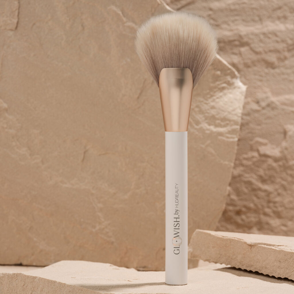 Huda Beauty GloWish Airbrush finish face brush | Ramfa Beauty
