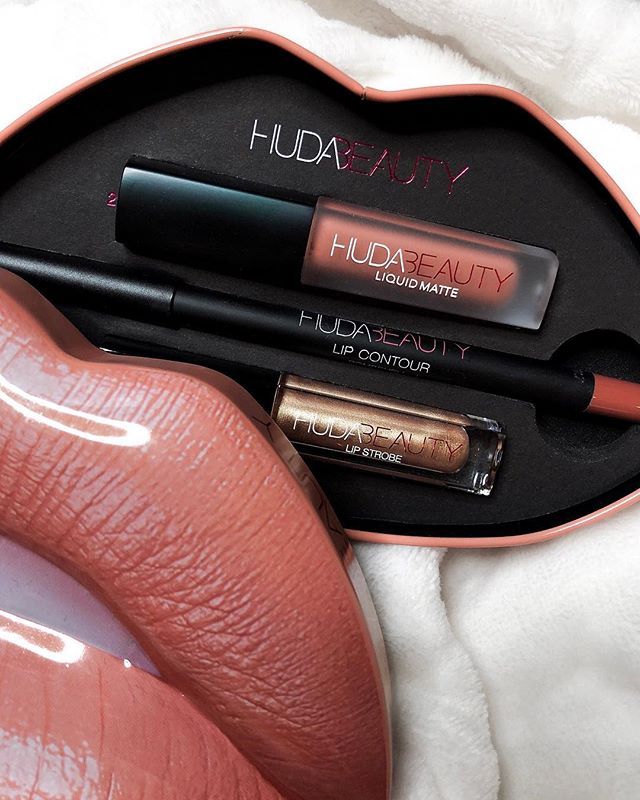 Huda Beauty Contour & Strobe Lip Set Cult-Favorites Lip Contour and Liquid Matte #color_Bombshell and Ritzy