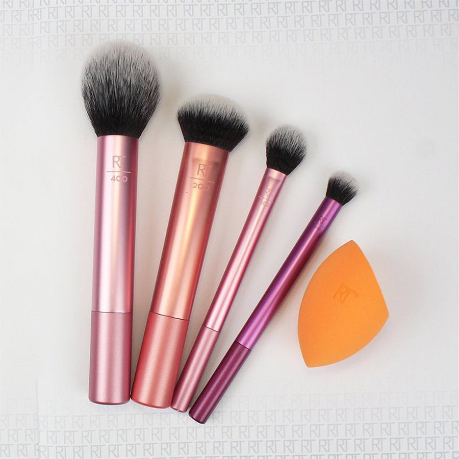 Real Techniques Everyday Essentials Brush Kit, 400 Blush Brush, 300 Deluxe Crease Brush, 402 Setting Brush, 200 Expert Face Brush, Sponge