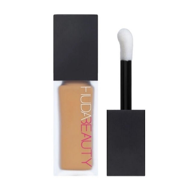 Huda Beauty FauxFilter Luminous Concealer Conceals Dark Circles, Blurs Skin & Brightens Under-Eyes #color_Toasted Almond