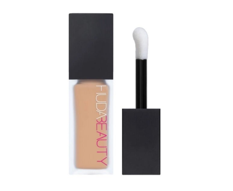 Huda Beauty FauxFilter Luminous Concealer Conceals Dark Circles, Blurs Skin & Brightens Under-Eyes #color_Cookie Dough