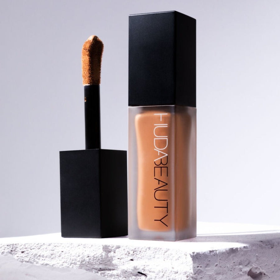 Huda Beauty FauxFilter Luminous Concealer Conceals Dark Circles, Blurs Skin & Brightens Under-Eyes