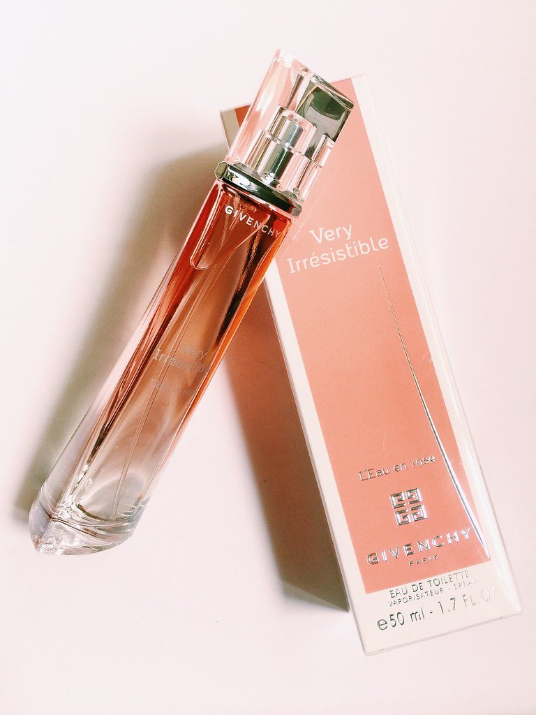 Givenchy Very Irresistible L'eau En Rose Women Perfume 2.5oz 75ml EAU DE TOILETTE SPRAY  