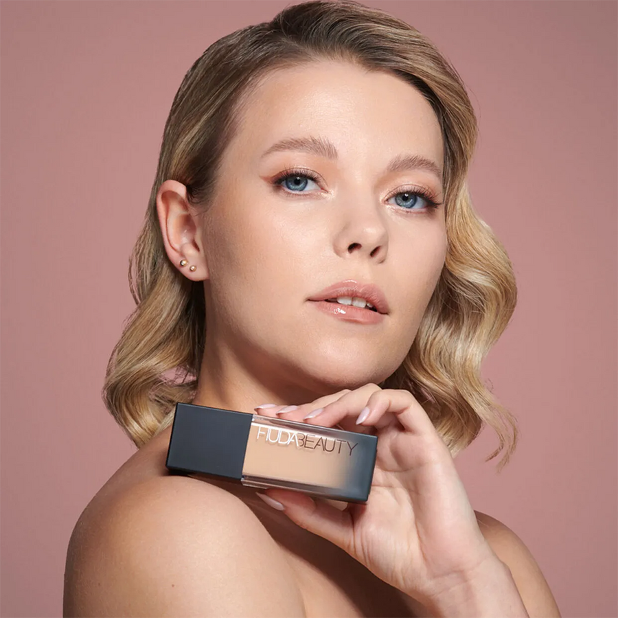 Huda Beauty FauxFilter Foundation Instant Coverage, Blurs Skin, Radiant Finish #color_Chai 210B