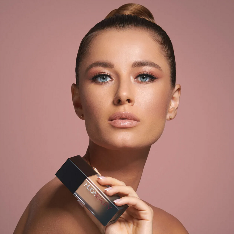 Huda Beauty FauxFilter Foundation Instant Coverage, Blurs Skin, Radiant Finish #color_Latte 300N