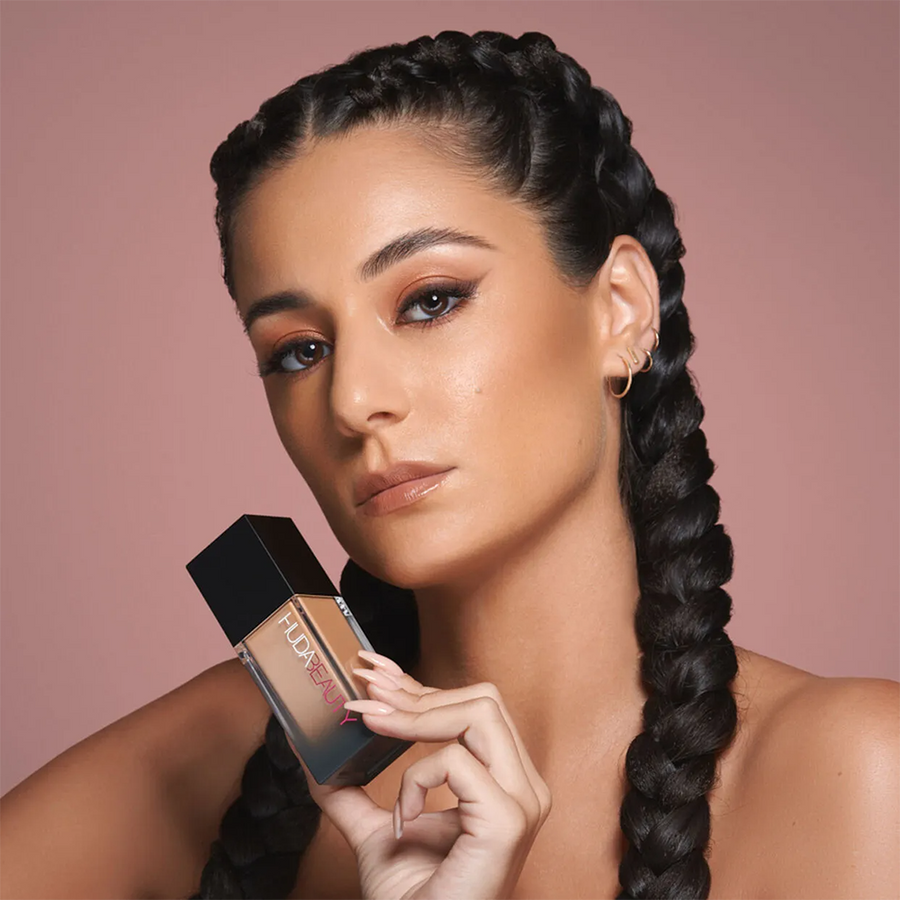 Huda Beauty FauxFilter Foundation Instant Coverage, Blurs Skin, Radiant Finish #color_Amaretti 310G