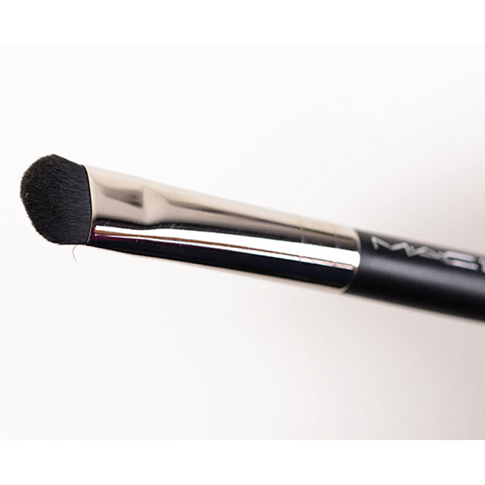 MAC Cosmetics Medium Shader Brush 215 | Ramfa Beauty
